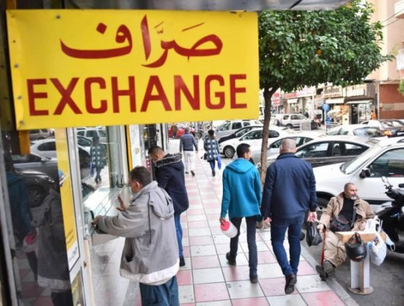 0f8ac9472291c09c339ca655760c961f_L “إختبار ضغط” يقيس ردَّ فعل السوق على إشاعة وقف العمل بمنصة “SAYRAFA”الدولار يستأنف صعوده بعدما “ارتاح” على عتبة “التعويم الموجّه”