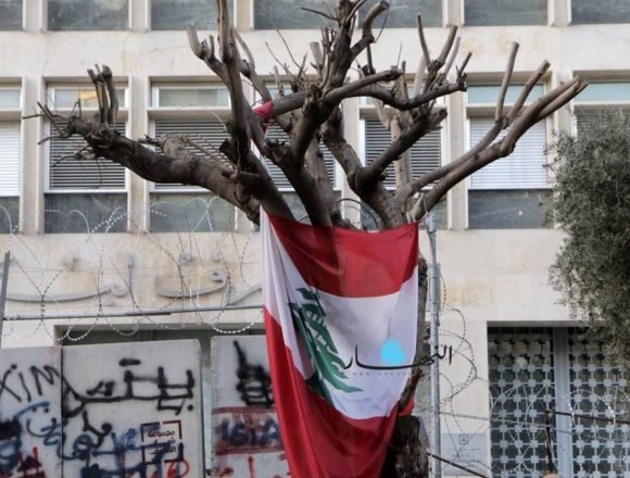 182880Image1 المصارف تُقفل عشرات الفروع وتسرّح آلاف الموظفين للتكيّف مع تبعات الانهيار