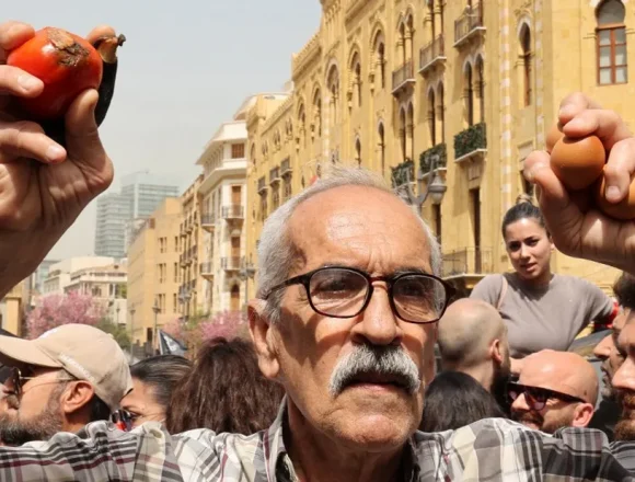 إجراءات خطة التعافي المالية تدعو إلى “الترحم” على شقيقتها النقدية  زيادة الضرائب في زمن الانهيار “حكم مؤبد” على الاقتصاد بالانكماش