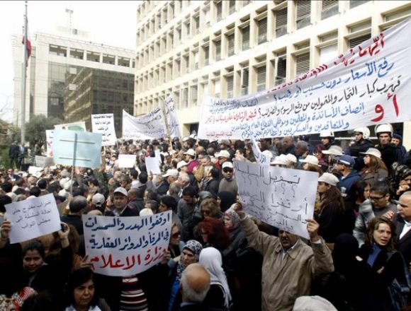 7a250ff794ecff013567c1bf66effc1a_L الاضراب المفتوح يشلّ القطاع العام المتعثر ولا حلول فعالة في الافق