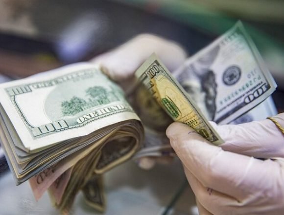 American U.S. 100 Dollar Bills كيف يُمكِن للكابيتال كونترول حماية المودعين؟