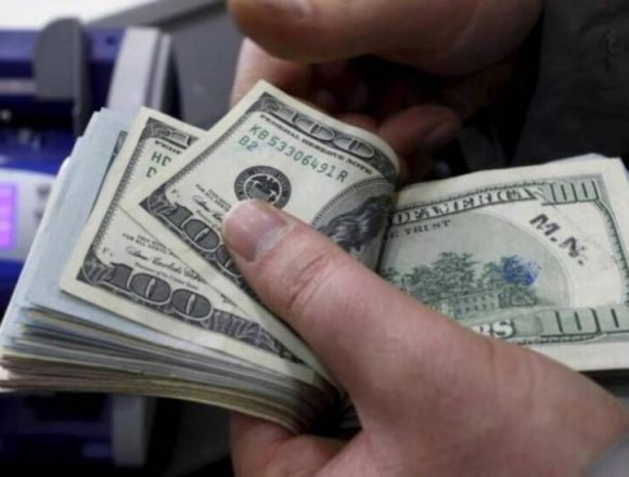 hg vv لماذا يستمر سعر صرف الدولار بالارتفاع وكيف يمكن لجمه؟