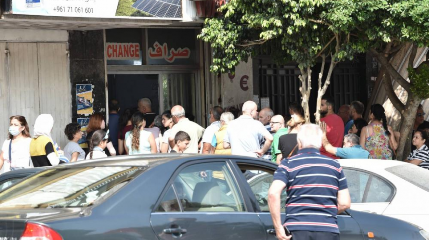بيع النقد الصعب بدافع الذعر لا يُفرمل صعود الدولار
