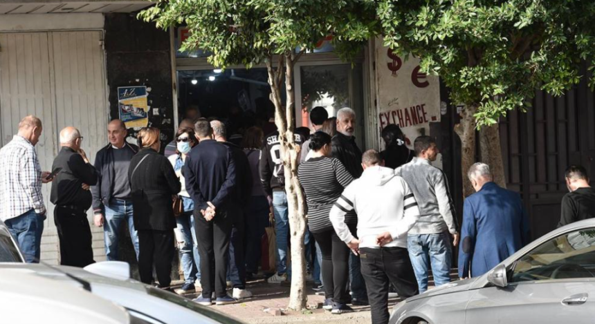 “بورصة وهمية”: هروب “المراهنين” يكشف المستور في تداولات الدولار