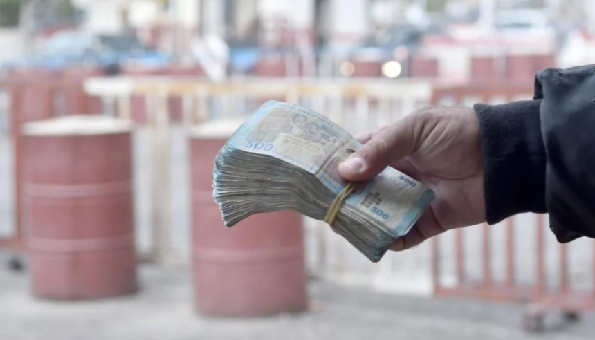 Untitled إنهيار الليرة السورية سبب إضافي لارتفاع سعر صرف الدولار في لبنان