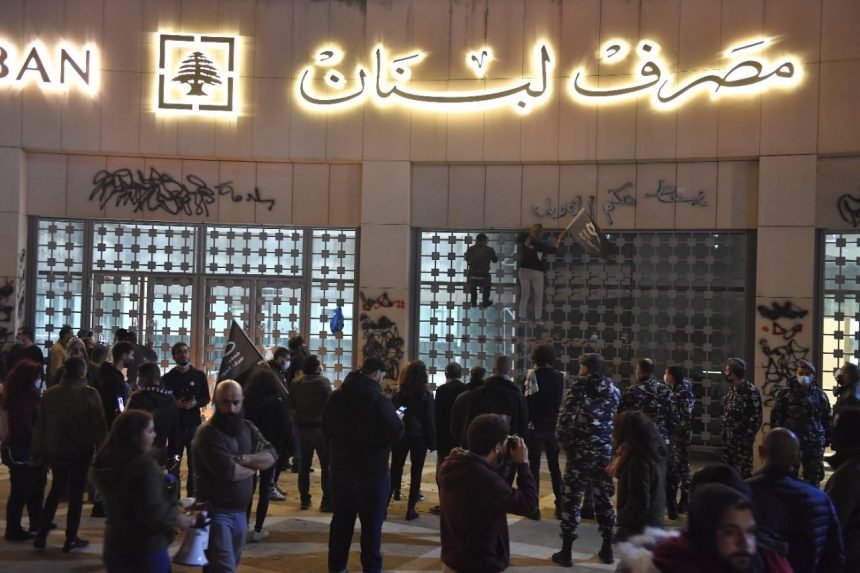 نوّاب الحاكم يطلبون تشريعاً لاستخدام بقايا الودائع: خطّة عمل تجيز للسلطة من جديد مدّ اليد على “الاحتياطي”