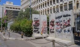 الحاكمية ترفع البطاقة الحمراء في وجه تمادي الدولة بالاستدانة: الاحتياط لن ينخفض سنتاً واحداً والجهود لتعزيز الاستقرار النقدي