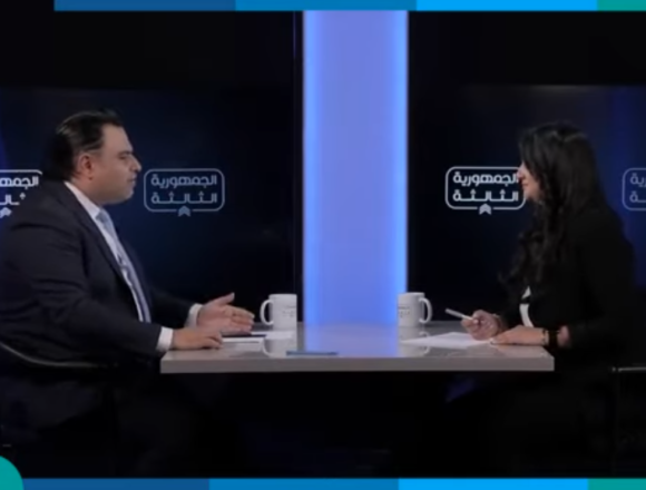 على الحكومة تسريح ٥٠% من موظفي القطاع العام