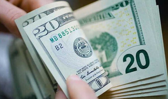 كيف يُفقد التضخم الخفي أموال المودعين قيمتها؟