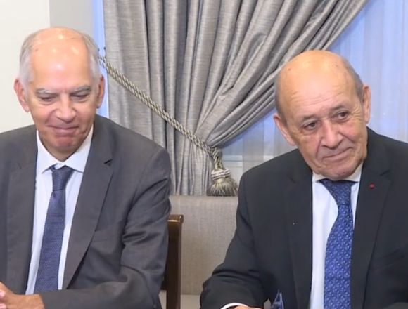 لودريان في بيروت.. دعم فرنسي مشروط بـ الإصلاحات وحصرية السلاح