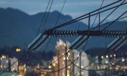 الحلقة المفرغة لـ الكهرباء: من المسؤول عن فشل إدارتها لمدة عقدين؟