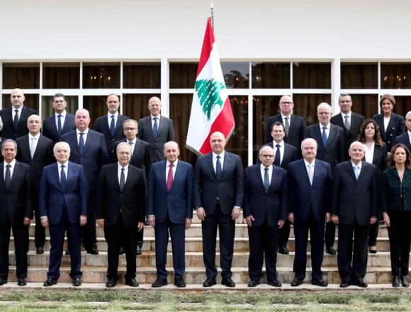 الحكومة نجحت حيث فشلت سابقاتها و التغييريون يفوتون عليهم الفرصة بانتقادها