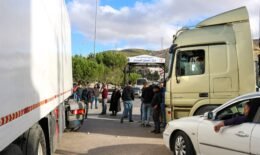 454630037218-1.jpeg قرار تنظيم الشاحنات السورية يُهدّد الصادرات اللبنانية