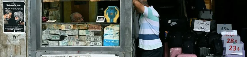 Lebanese-Banks-1.webp بين اقتصاد “الكاش” وبيع “الشيكات”.. اللبنانيون خارج عباءة المصارف
