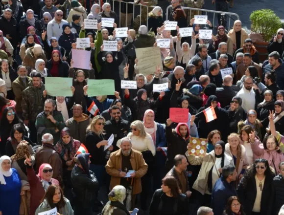 إضراب الموظفين رفضاً للضرائب: 60 بالمئة منهم بحاجة للتسريح