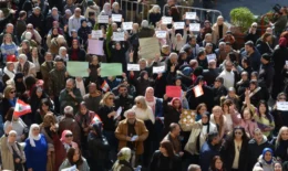 إضراب الموظفين رفضاً للضرائب: 60 بالمئة منهم بحاجة للتسريح