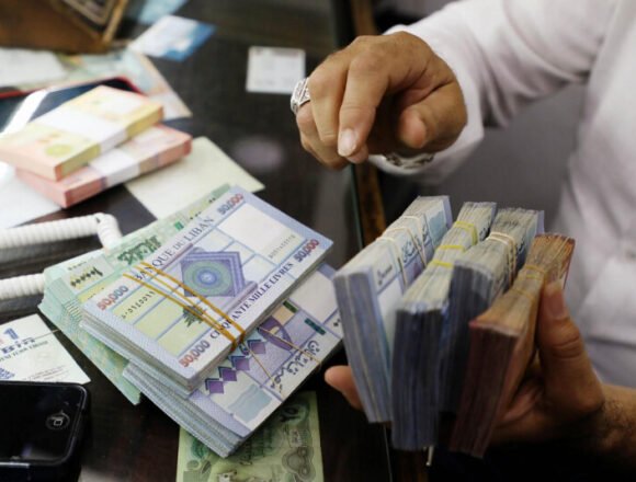 سيف انهيار العملة الوطنية سبق عذل مجلس النقد.. وحل منفصل للـ ودائع بالليرة