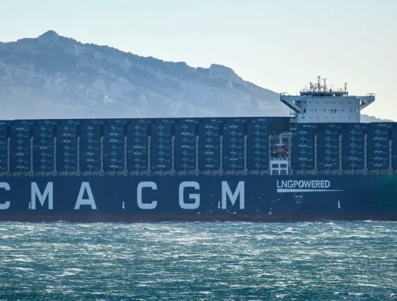 ناقلات النفط عالقة وأكلاف الشحن تقفز أضعافاً