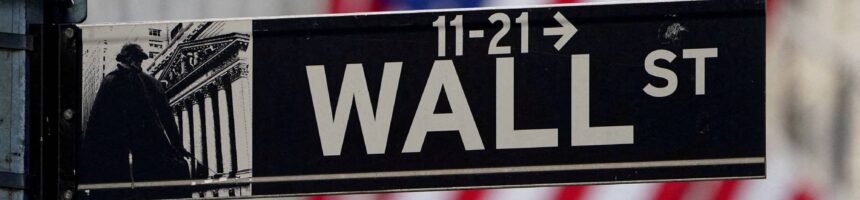 FILE PHOTO: The Wall Street sign is pictured at the New York Stock exchange (NYSE) in the Manhattan borough of New York City الاقتصاد