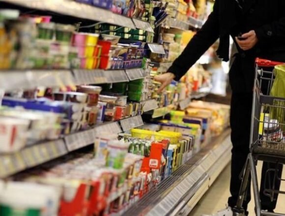 حين يتحوّل التقشّف إلى فنٍّ للبقاء… و التضخم يُهدد ما تبقّى