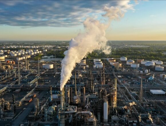 كيف تُقايض القوى الكبرى الميدانَ بـ أسعار الطاقة؟