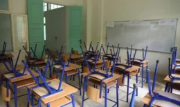العام الدراسي على مفترق طرق.. هل تفتح المدارس ابوابها ام تُغلق؟