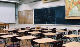 school-desk-3.jpg حين تُغلق الأزمة أبواب المدارس.. أيّ نموذج تمويلي يُعيد التعليم إلى الحياة؟